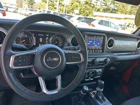 Used 2023 Jeep Gladiator Overland image 15