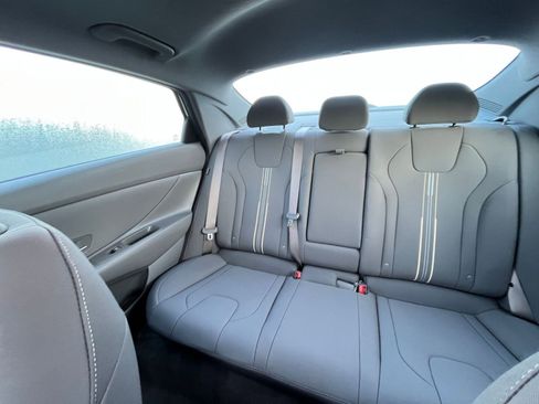 Used 2025 Hyundai Elantra SEL image 38