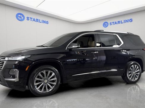 Used 2023 Chevrolet Traverse Premier image 2