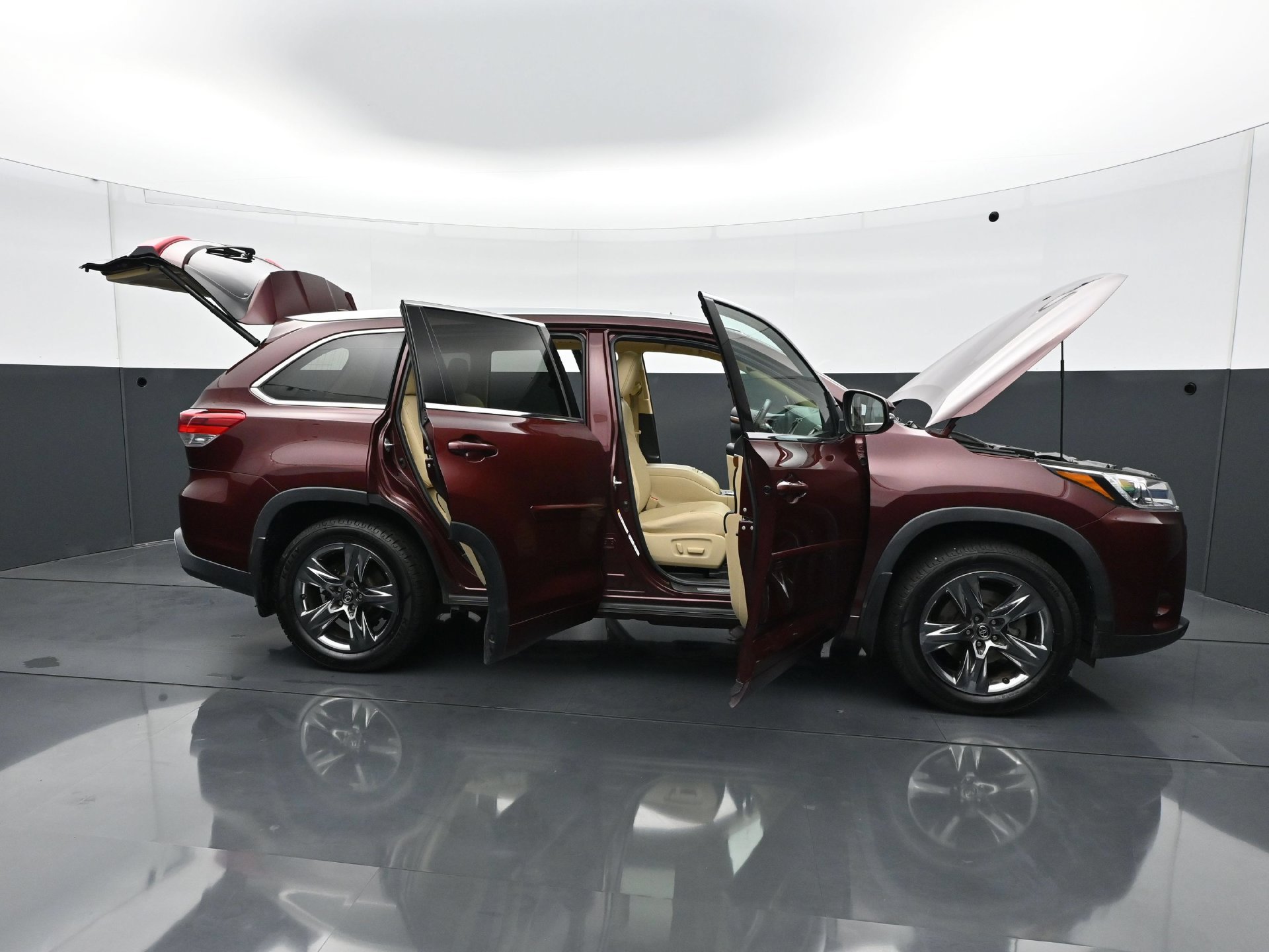 Used 2018 Toyota Highlander Limited Platinum w/ Carpet Mat Package (TMS) AWD/4WD image 33