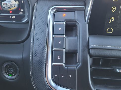Used 2022 GMC Yukon SLT w/ SLT Luxury Package AWD/4WD image 18