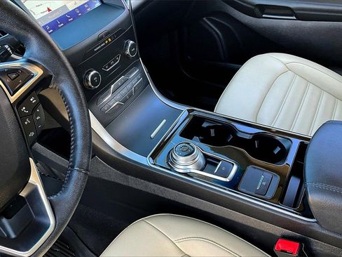 Used 2020 Ford Edge SEL image 13