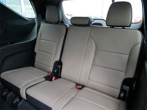 Certified 2025 Chevrolet Traverse LT image 9