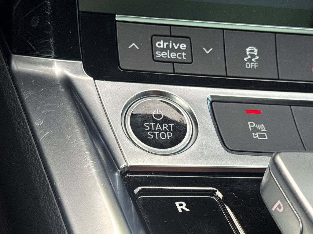 Used 2024 Audi Q8 e-tron Premium Plus AWD/4WD image 28