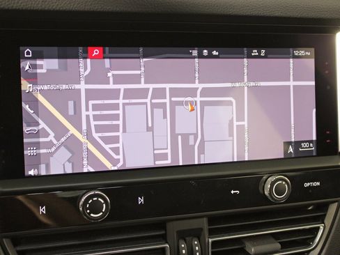 Used 2024 Porsche Macan image 27