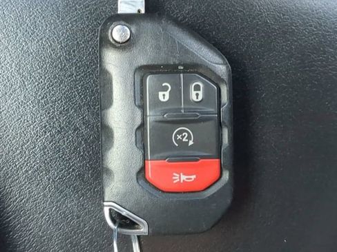 Used 2021 Jeep Wrangler Unlimited Sahara AWD/4WD image 36