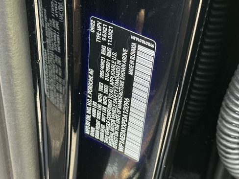 Certified 2023 Porsche Cayenne AWD/4WD image 33