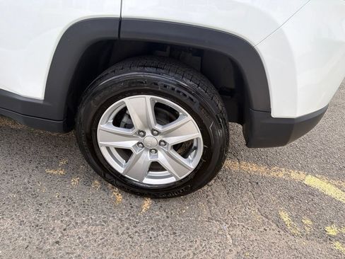 Used 2022 Jeep Compass Latitude AWD/4WD image 36
