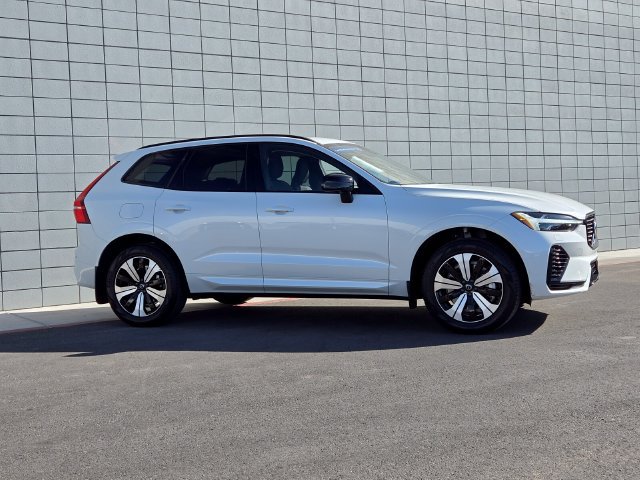 Used 2024 Volvo XC60 T8 Core AWD/4WD image 7