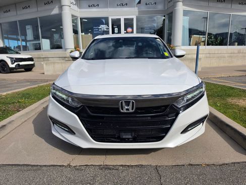 Used 2019 Honda Accord Sport image 2
