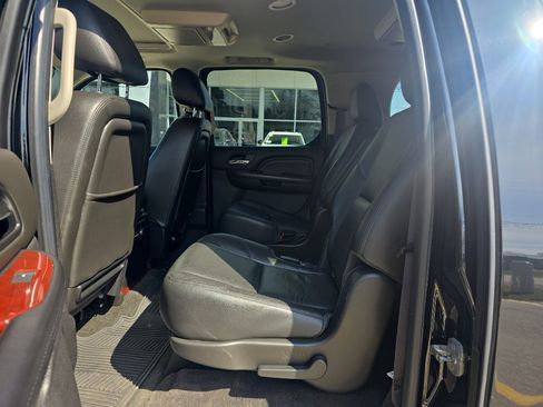 Used 2014 Cadillac Escalade ESV Premium image 13