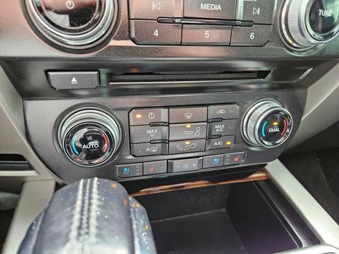 Used 2018 Ford F150 Lariat w/ Equipment Group 502A Luxury AWD/4WD image 26