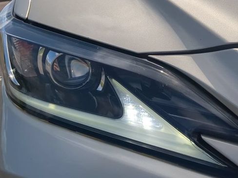 Used 2019 Lexus ES 350 w/ Accessory Package 2 FWD image 9