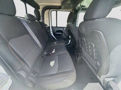 Used 2021 Jeep Gladiator Mojave AWD/4WD image 28
