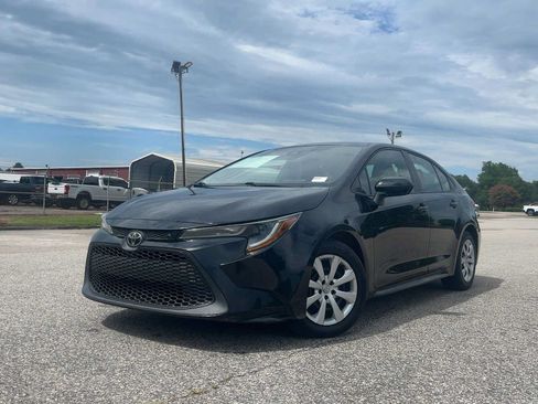 Used 2020 Toyota Corolla LE FWD image 2