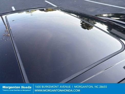 Used 2018 Toyota Camry SE w/ Moonroof Package FWD image 11