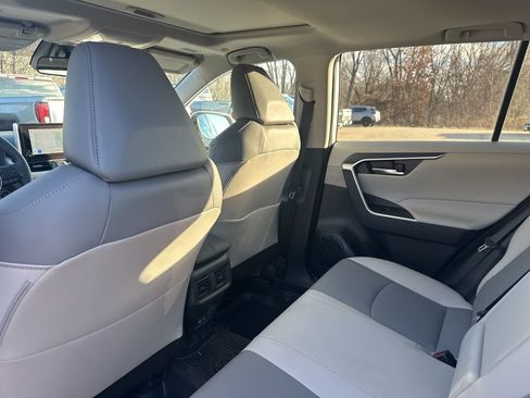 Used 2025 Toyota RAV4 XLE Premium image 10
