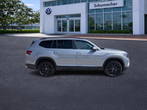 New 2026 Volkswagen Atlas SE FWD image 8