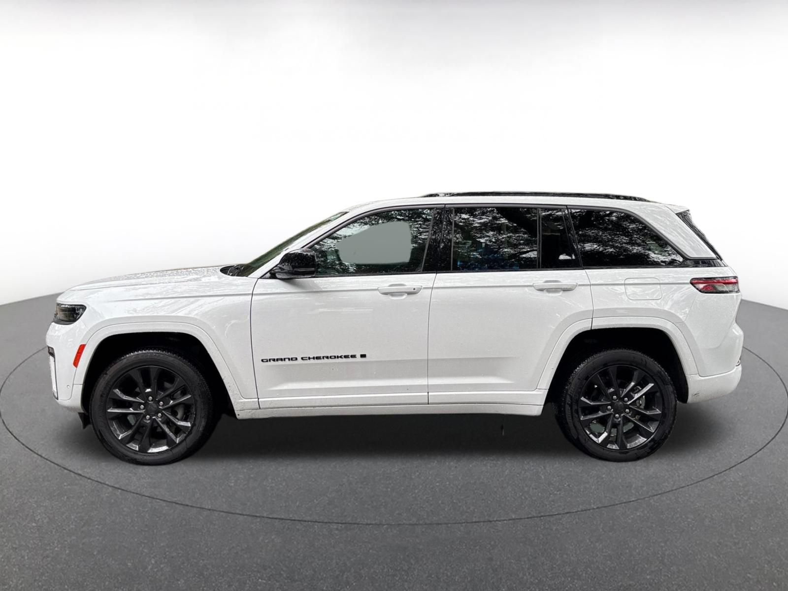 Used 2026 Jeep Grand Cherokee Limited AWD/4WD image 7