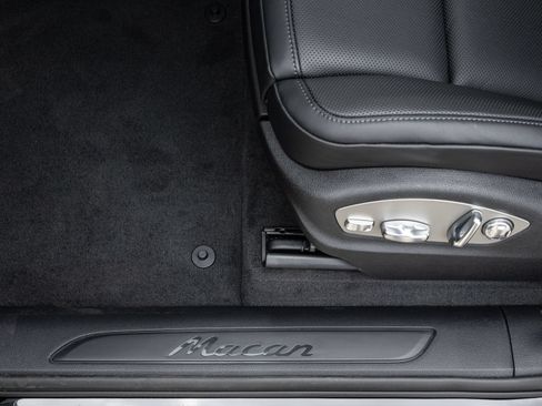 Certified 2026 Porsche Macan AWD/4WD image 20