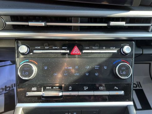 Used 2025 Hyundai Santa Fe SEL w/ Tow & Go Package image 18