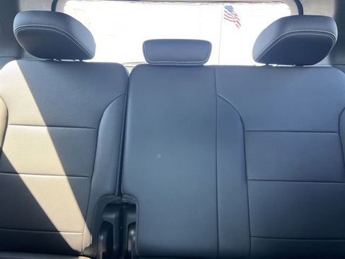 Used 2025 Chevrolet Traverse LT image 38