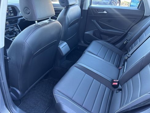 Used 2022 Volkswagen Jetta SE image 12