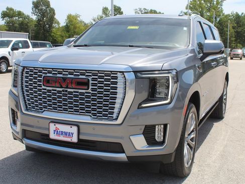 Used 2021 GMC Yukon XL Denali w/ Denali Premium Package RWD image 6
