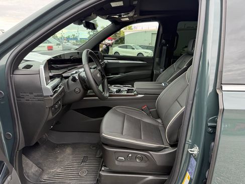 Used 2025 Cadillac Escalade Premium Luxury w/ LPO, Floor Liner Package image 11