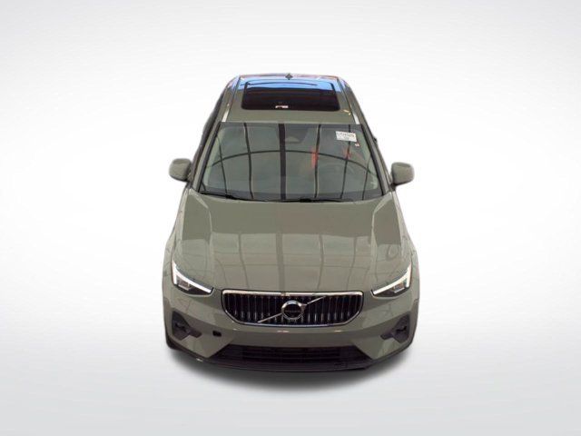 Used 2024 Volvo XC40 B5 Plus AWD/4WD image 3