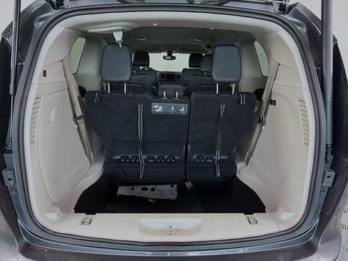 Used 2020 Chrysler Pacifica Touring-L FWD image 25