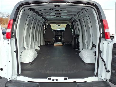 New 2025 Chevrolet Express 3500 Extended w/ Driver Convenience Package image 4