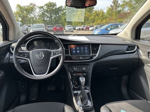 Used 2021 Buick Encore Preferred image 22