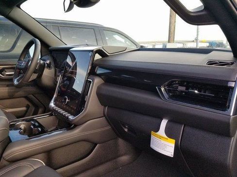 New 2026 GMC Yukon XL Elevation image 15