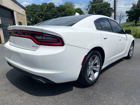 Used 2016 Dodge Charger SXT RWD image 3