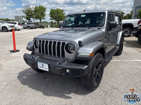 Used 2020 Jeep Wrangler Unlimited Sahara AWD/4WD image 12