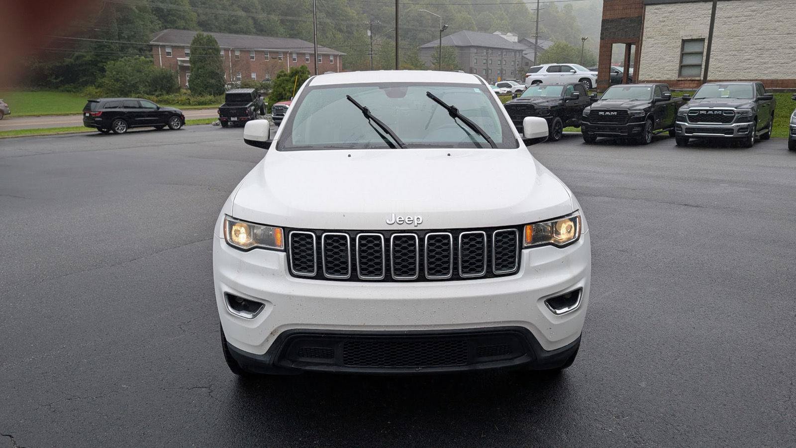 Used 2018 Jeep Grand Cherokee Laredo RWD image 6