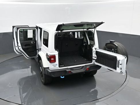 Used 2023 Jeep Wrangler Unlimited Sahara w/ Dual Top Group AWD/4WD image 29