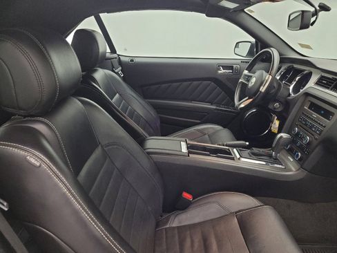 Used 2013 Ford Mustang Premium image 21