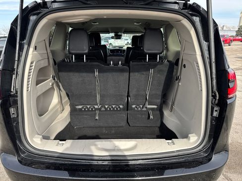 Certified 2023 Chrysler Pacifica Touring-L image 34