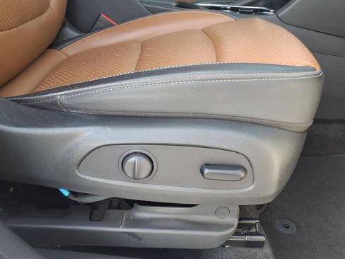 Used 2021 Buick Encore GX Essence w/ Advanced Technology Package FWD image 12