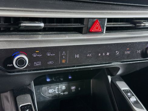 Used 2024 Kia Sorento S image 24