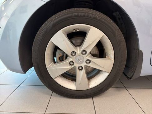 Used 2013 Hyundai Elantra GLS w/ Preferred Pkg image 12