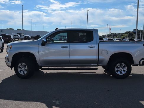 Used 2021 Chevrolet Silverado 1500 LT AWD/4WD image 3