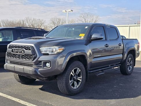 Certified 2017 Toyota Tacoma TRD Sport image 3