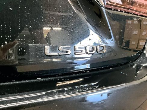 Used 2018 Lexus LS 500 w/ Accessory Package (Z1) image 11