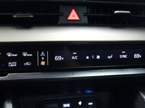 Used 2025 Kia Sportage EX w/ Premium Package image 17