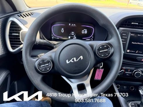 Certified 2025 Kia Soul LX w/ LX Technology Package FWD image 16