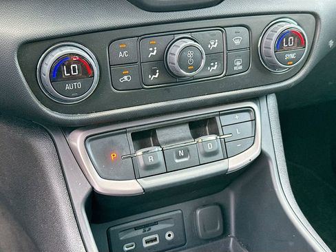 Used 2024 GMC Terrain AT4 w/ Infotainment Package II AWD/4WD image 18