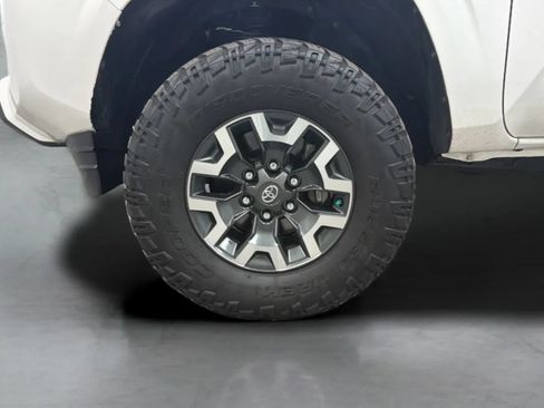 Used 2020 Toyota Tacoma SR5 RWD image 26